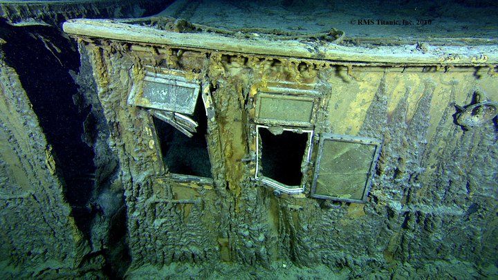 Okna pokładu łodziowego na Titanicu