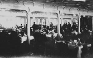 Salon jadalny pierwszej klasy na Titanicu - jedyna istniejąca fotografia, wykonana przez ojca Browne.
