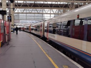 Pociąg do Southampton, dworzec Waterloo 107 lat później, 2019