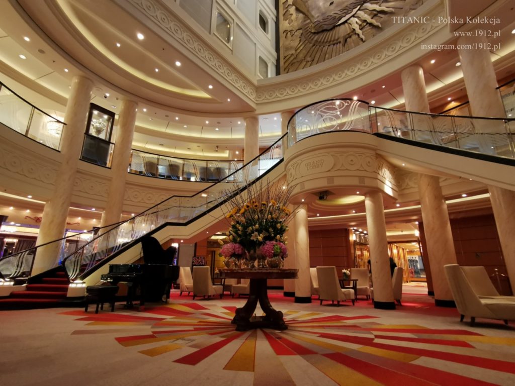 Grand Lobby na Queen Mary 2